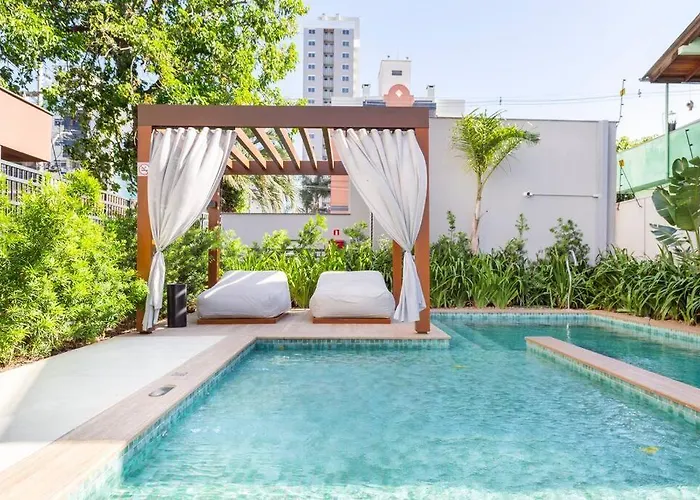Life Experience, Netflix, Pool, Rooftop